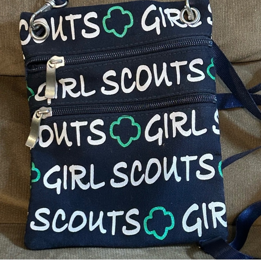 Girl Scout Navy Crossbody Bag - Picture 3 of 3